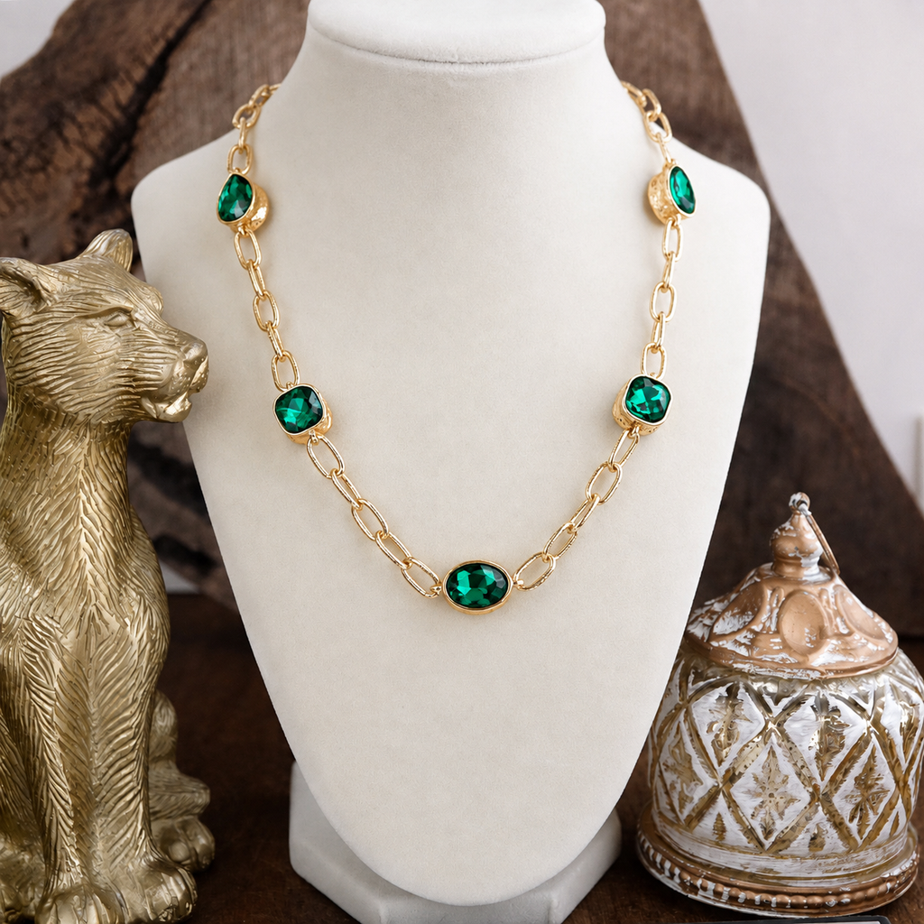 Brilliant Bond – Short Crystal Station Necklace