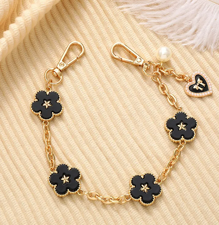 Elegant Five Leaf Flower Keychain – Gold Floral Bag Charm with Faux Pearl Heart Accent