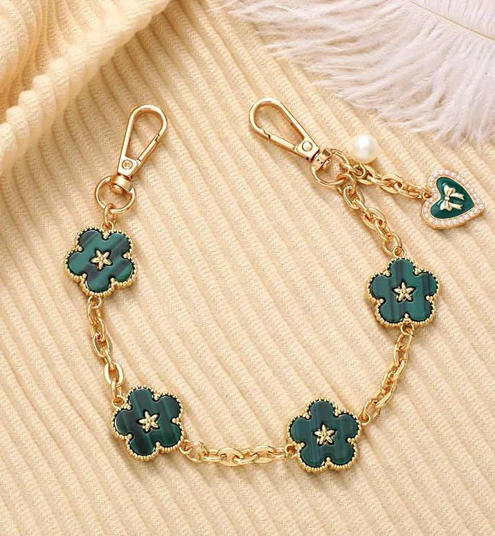 Elegant Five Leaf Flower Keychain – Gold Floral Bag Charm with Faux Pearl Heart Accent