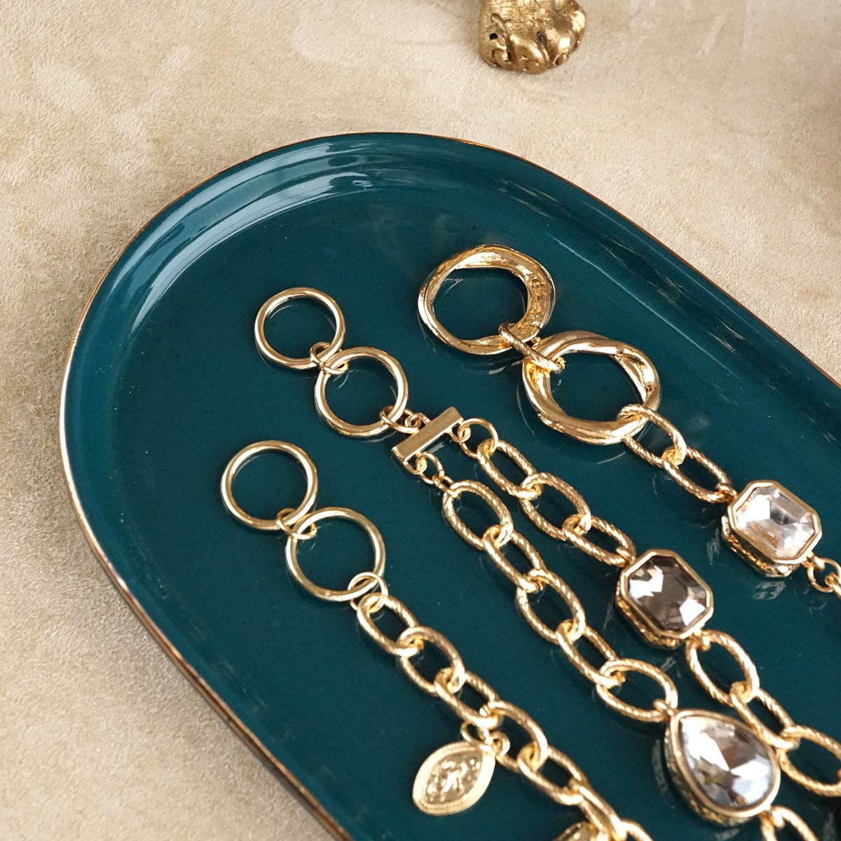 Brilliant Bond – Statement Chain Bracelets with Reflective Crystals