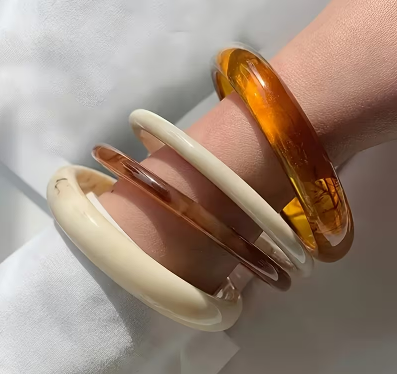 Vintage Resin Bangle & U-Shaped Earring Set
