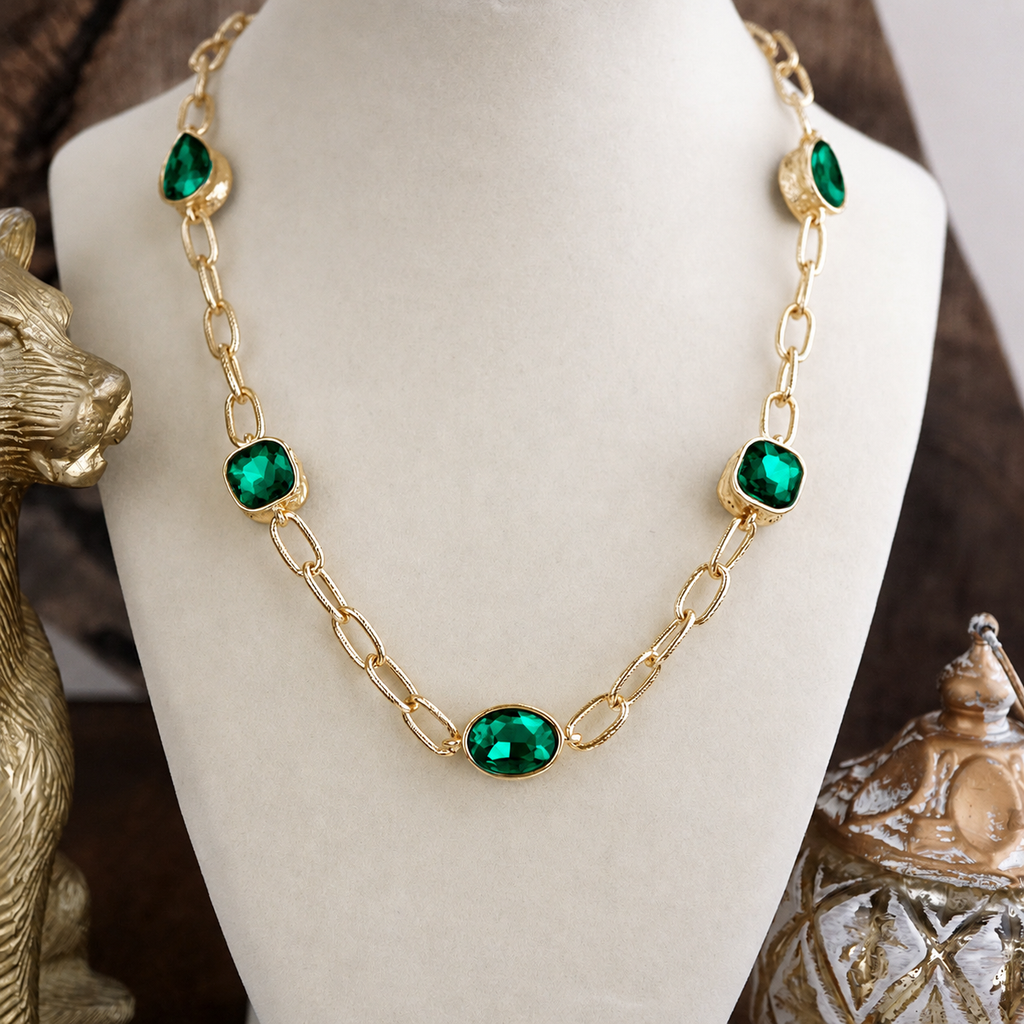 Brilliant Bond – Short Crystal Station Necklace