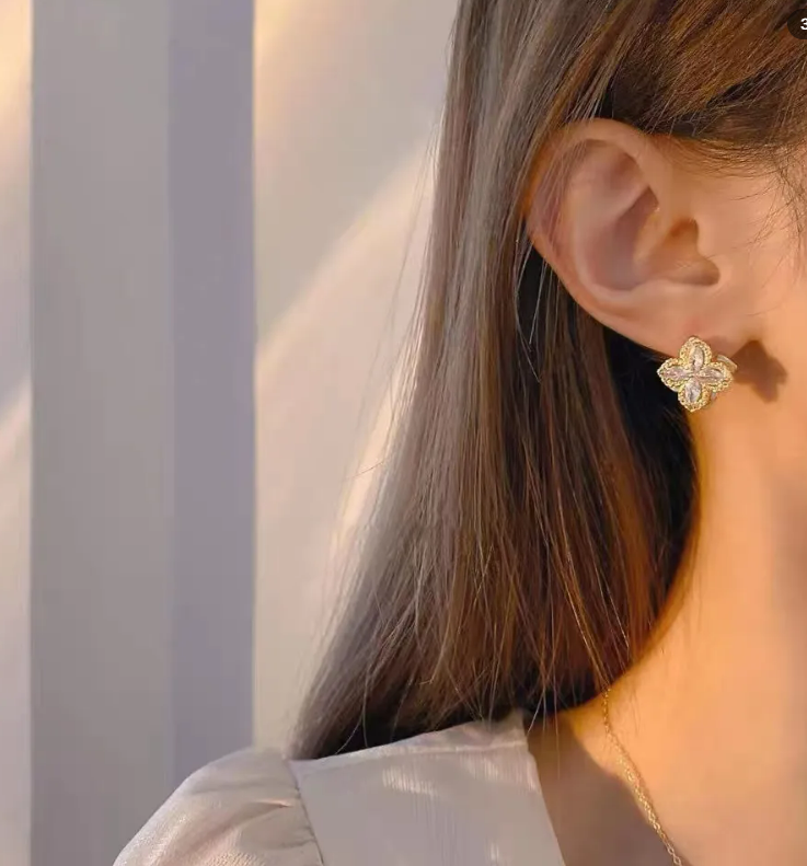 Rotating Four Leaf Clover Jewelry