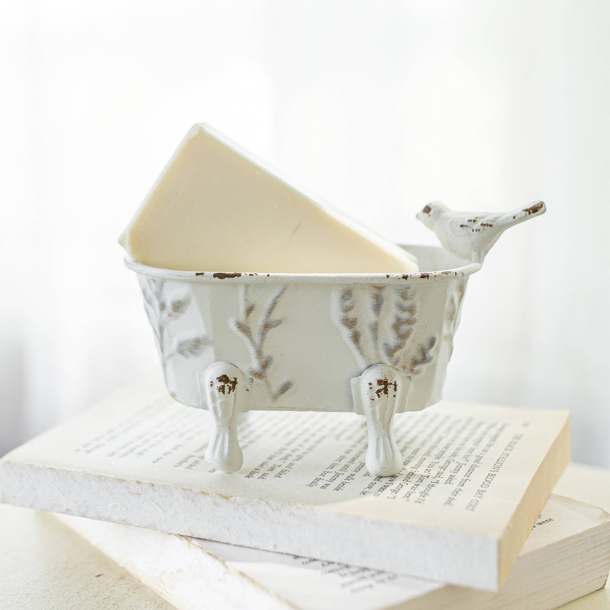 Foreside Home & Garden - Lyra Vintage Clawfoot Bathtub Mini Planter White Soap Dish