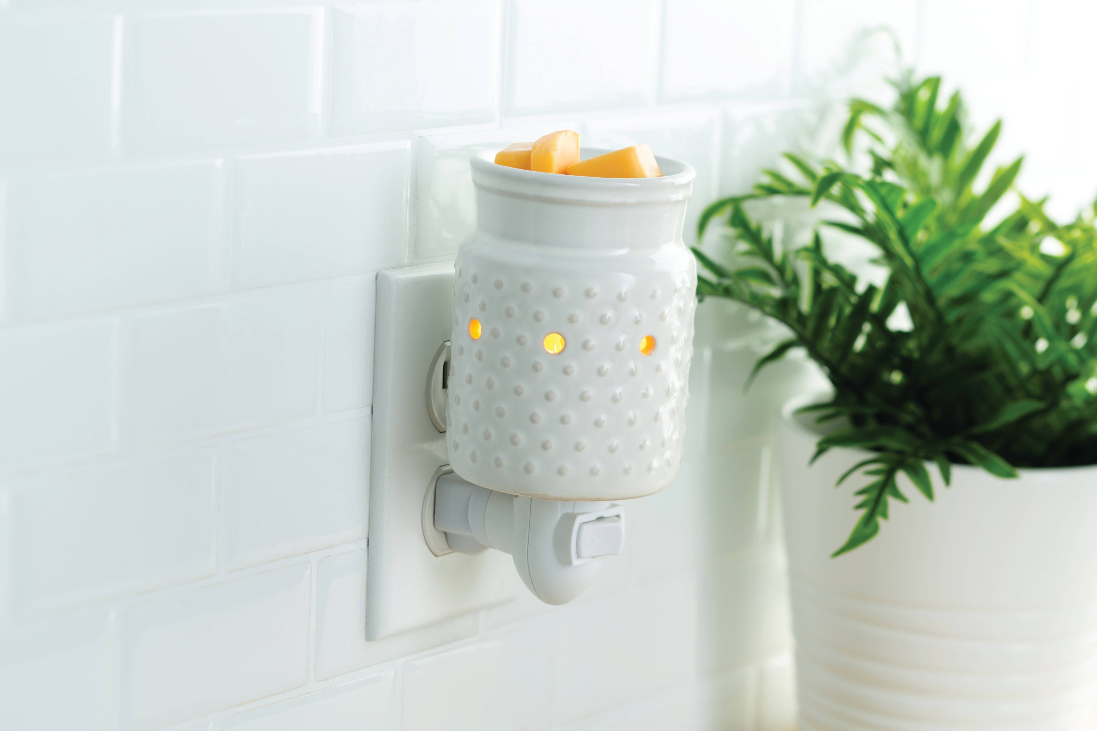 White Hobnail | Pluggable Fragrance Warmer
