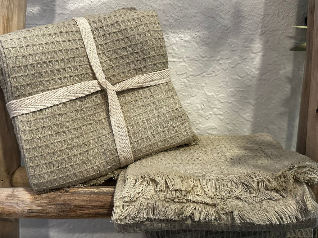 S/2 Sage Waffle Fringe Towels