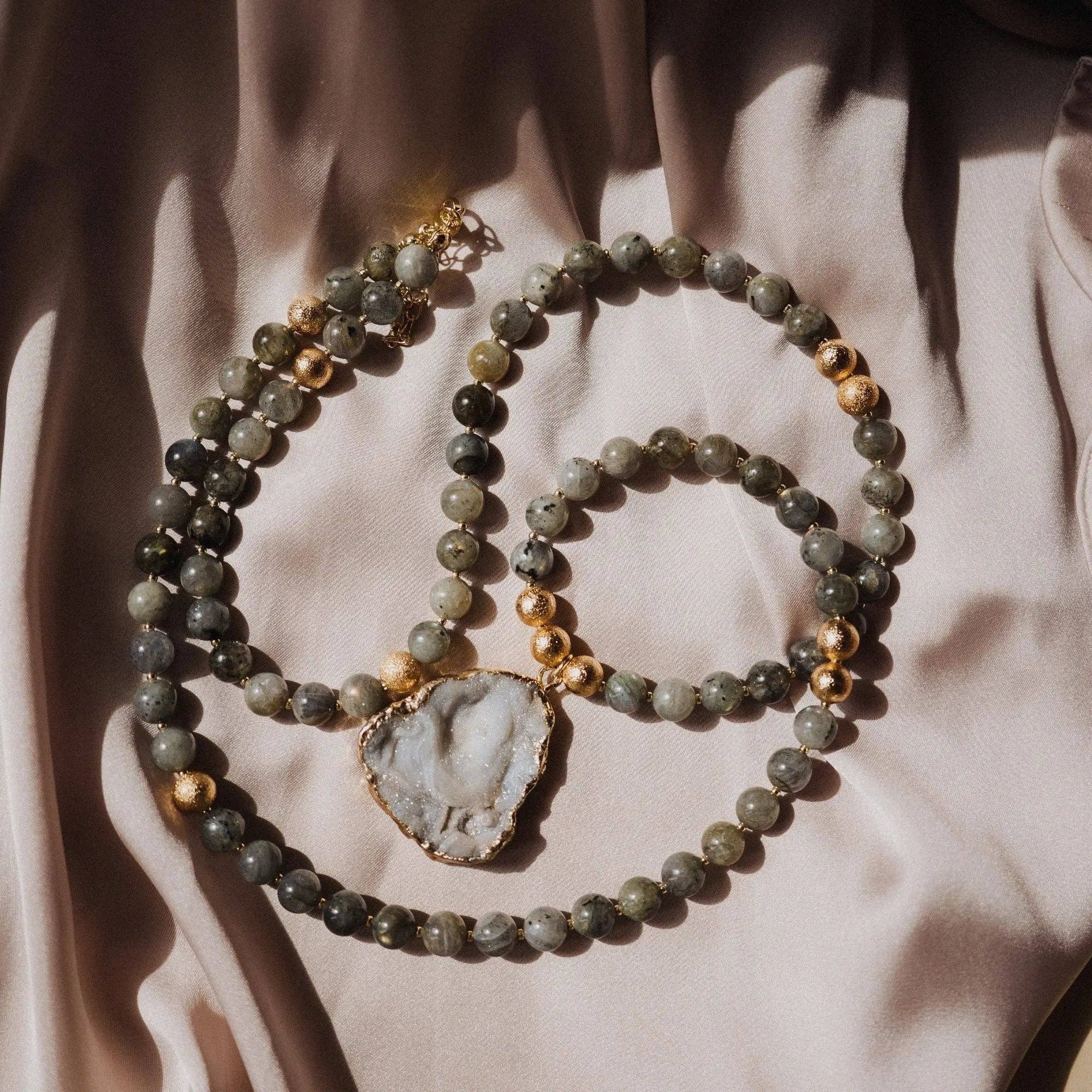 PHOEBE´S - Labradorite necklace, bohemian necklace: Labradorite