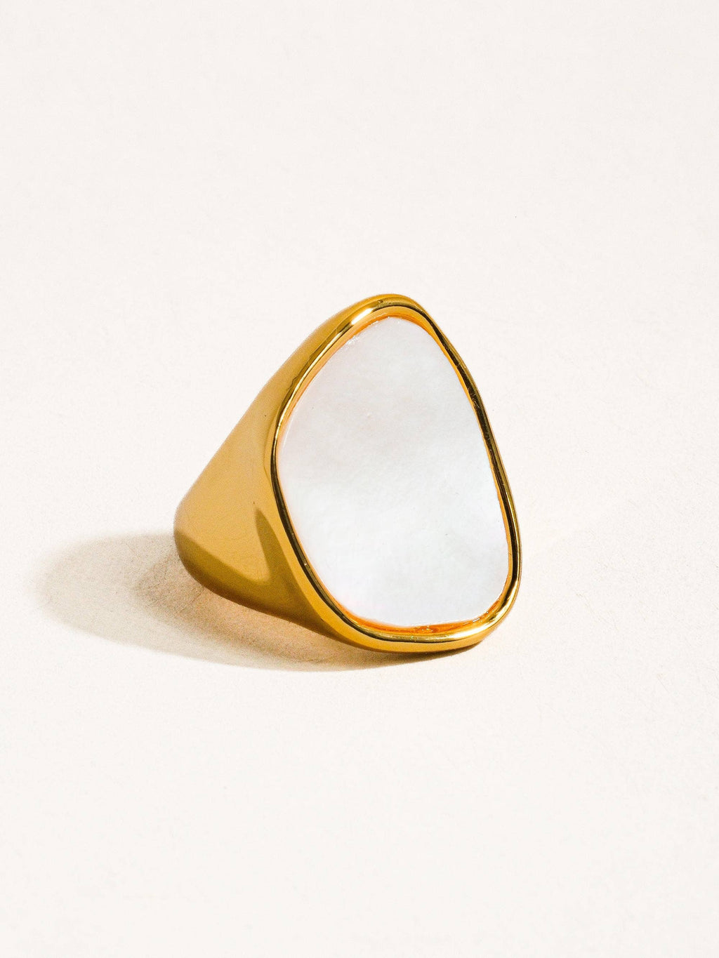 Flânerie by MAIQ - Calypso 18k Gold Natural Shell Statement Ring: White