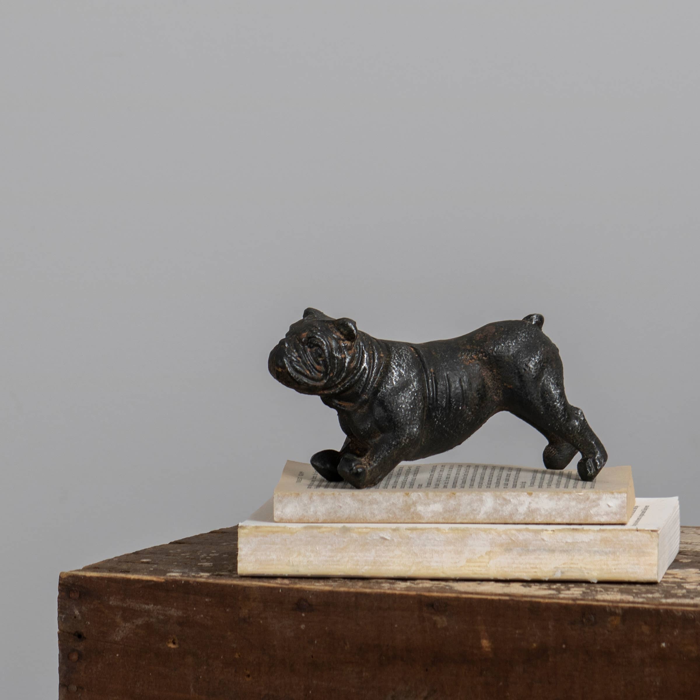Foreside Home & Garden - Rustic Distressed Cast Iron Bulldog Figurine Dog Decor